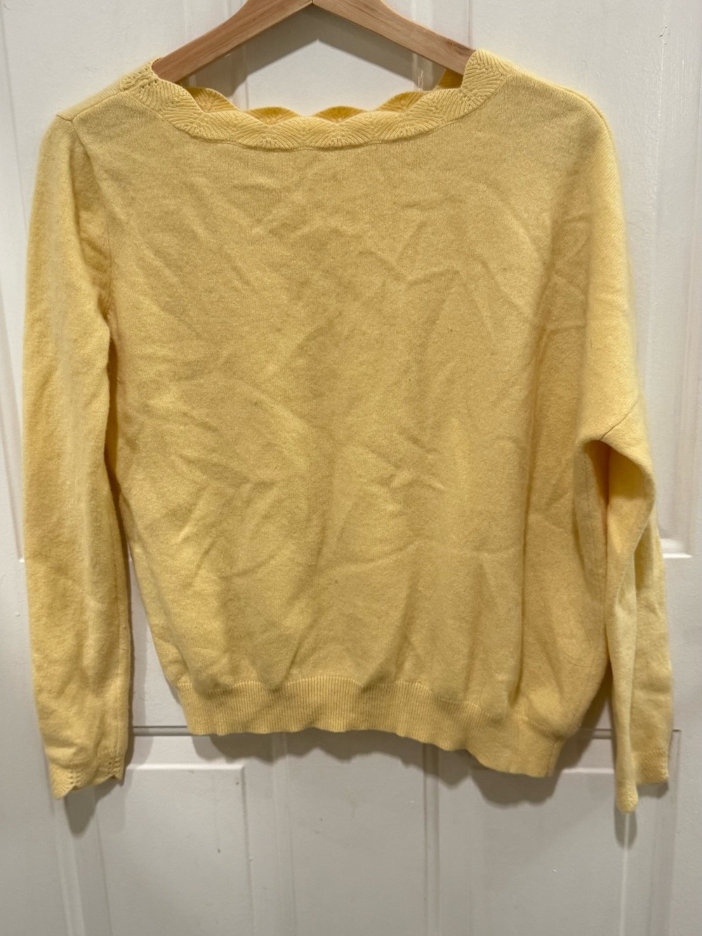 Soft butter Yellow cashmere scalloped Women's Knit Sweater M